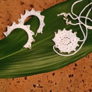 Choker Mandala White con Pendientes a Juego – Detalle 2 Choker Mandala White con Pendientes a Juego