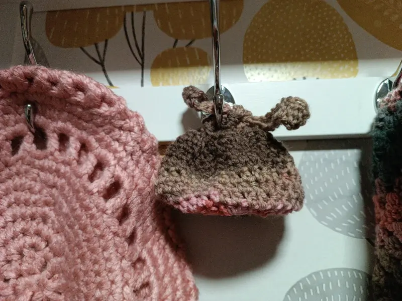 Monedero Conjunto a crochet Rose Coquette - Realizado por HeartMade.com.es